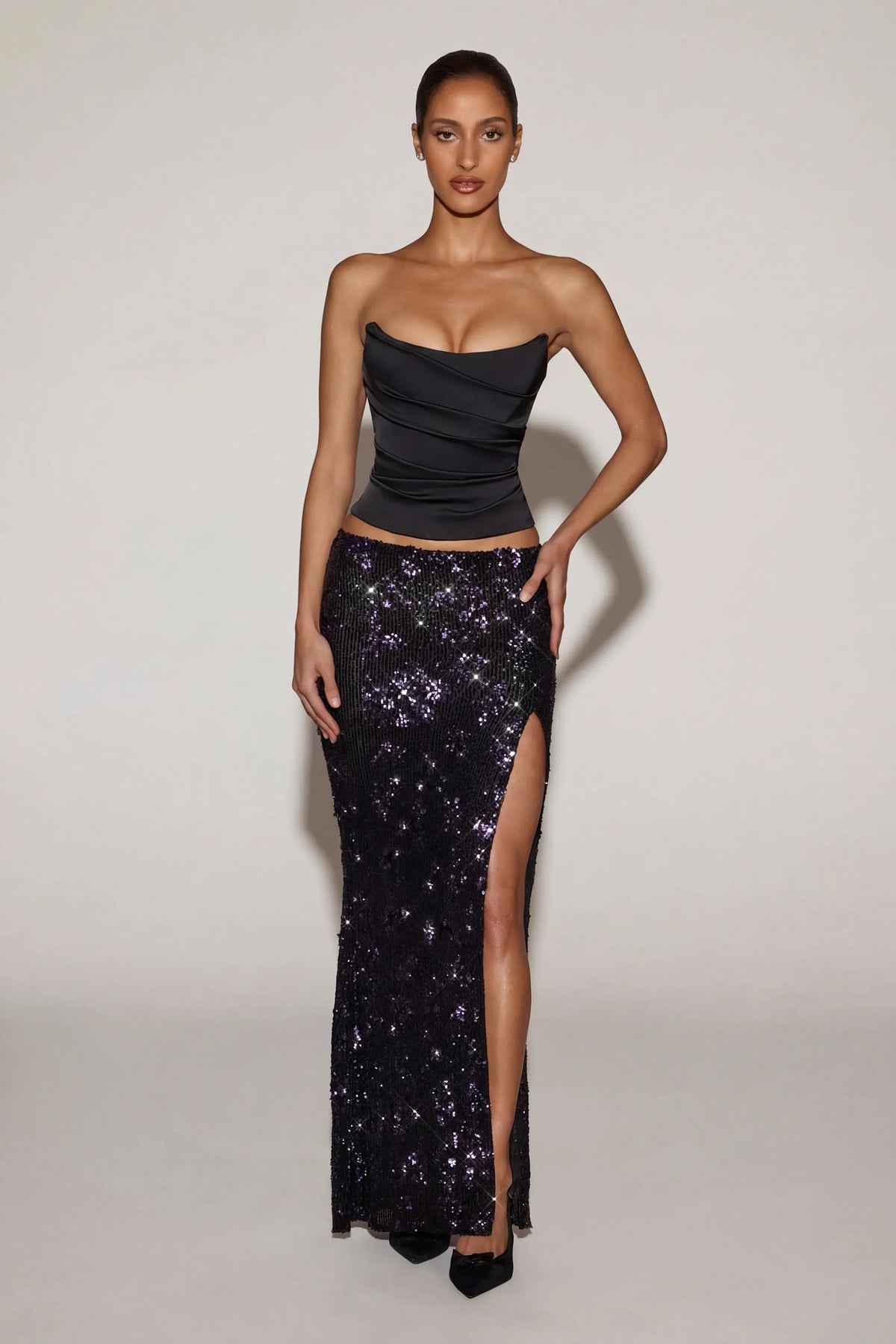 Embellished Mid-Rise Thigh-Split Maxi Skirt in Black Purple